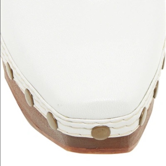 JACQUEMUS Les Sabots Leather Mules In White - Picture 8 of 11